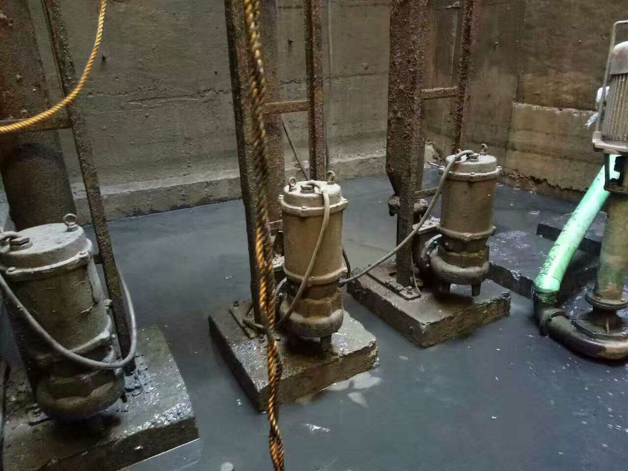 常山污水池清理