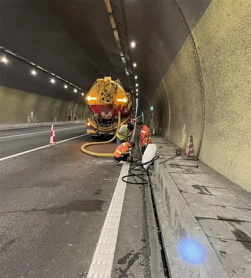 常山隧道排水渠清淤